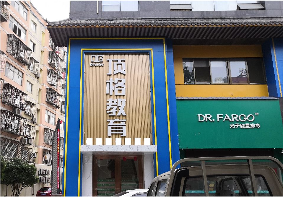 坡头门头设计要符合门店特色。