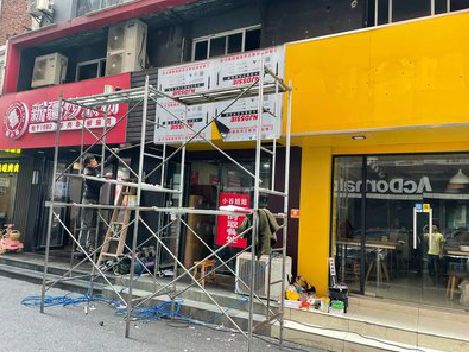 坡头制作广告招牌如何避免它发黄？